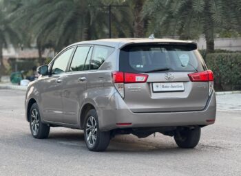 TOYOTA INNOVA CRYSTA Z MT 2.8