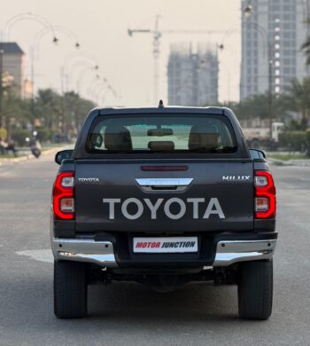 TOYOTA HILUX 4X4 AT