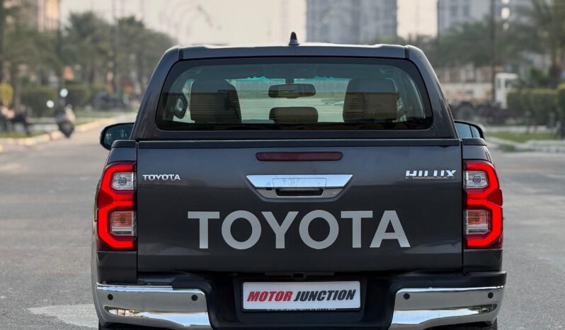 
								TOYOTA HILUX 4X4 AT full									