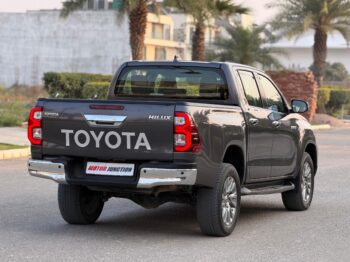 TOYOTA HILUX 4X4 AT