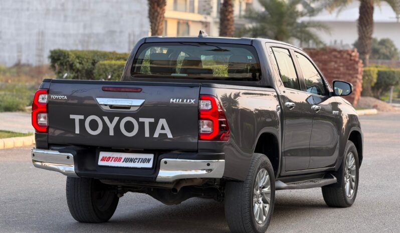 
								TOYOTA HILUX 4X4 AT full									