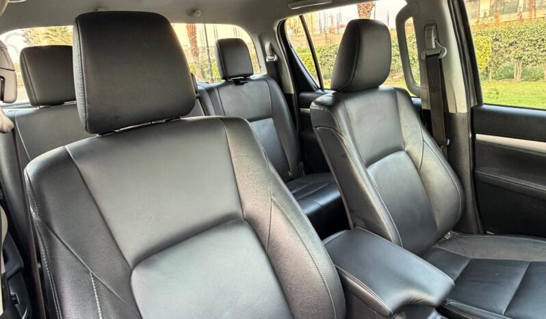 
								TOYOTA HILUX 4X4 AT full									