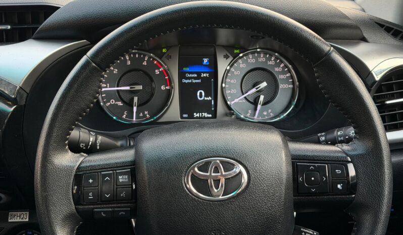 
								TOYOTA HILUX 4X4 AT full									