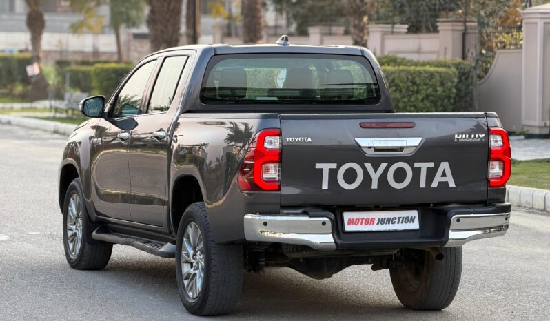 
								TOYOTA HILUX 4X4 AT full									