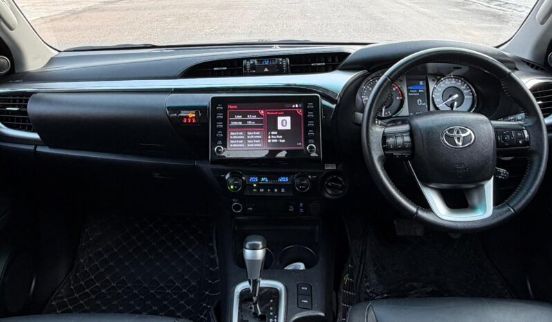 
								TOYOTA HILUX 4X4 AT full									