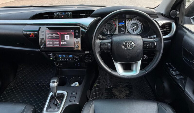 
								TOYOTA HILUX 4X4 AT full									