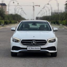 MERCEDES-BENZ E220D AMG LINE